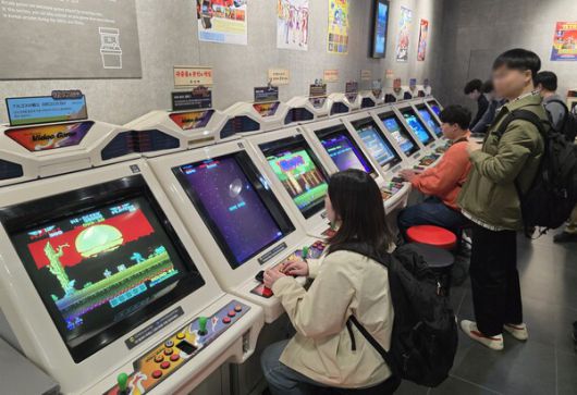 - 레트로 오락실을 연상케 했던 플레이 컬렉션