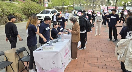 - 외국인 유저들도 쉽게 찾아볼 수 있었다
