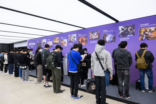 - 세븐나이츠 리버스를 플레이 중인 유저들