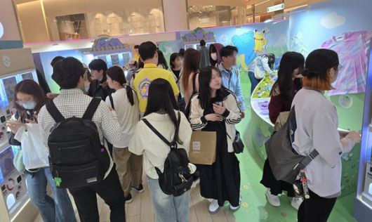 - 팝업 스토어는 그야말로 인산인해