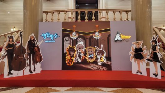 - 건물 안으로 들어오면 주역들과 사진을 찍을 수 있는 기회가 주어진다.