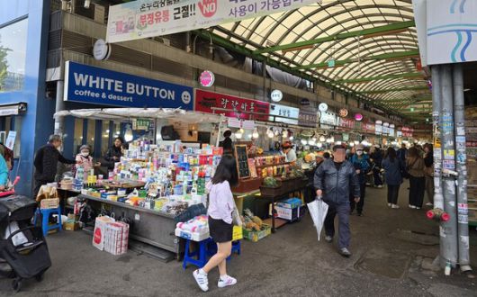 - 투어 중 배가 고프다면 광장시장 방문을 추천한다