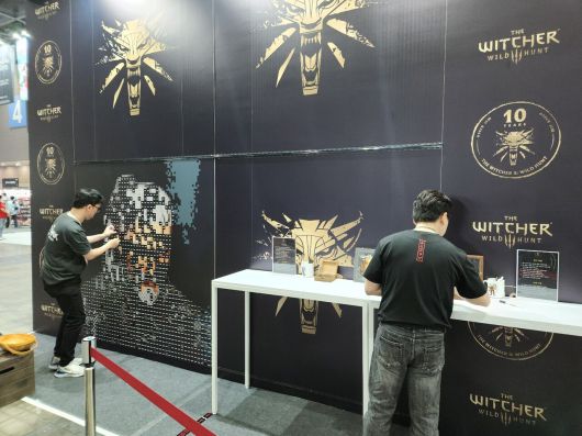 - 위쳐3 10주년을 기념하는 이벤트 공간