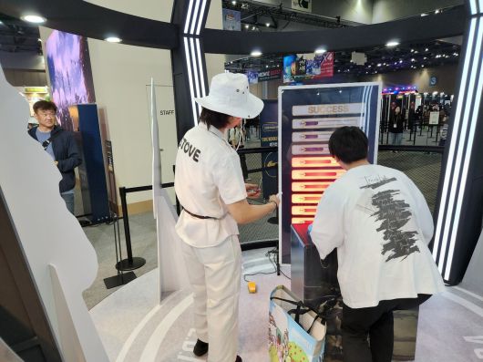 - 버튼을 빠르게 연타하는 재밌는 어트랙션이 준비돼 있다