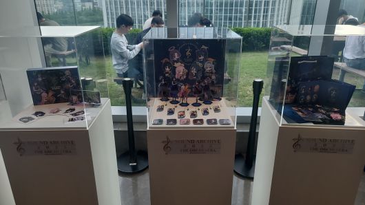 - 굿즈가 고민된다면 미리 보도록 하자