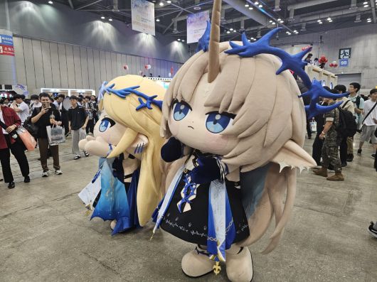 - 새롭게 등장한 카르시티아와 플뢰르 인형 탈