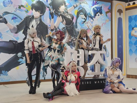 - 전문 코스프레 플레이어들도 참석했다