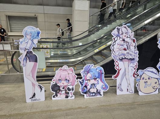 - 입장 공간 바로 옆에 있는 팜플렛