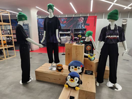 - 발로란트 관련 패션 굿즈도 다양하다