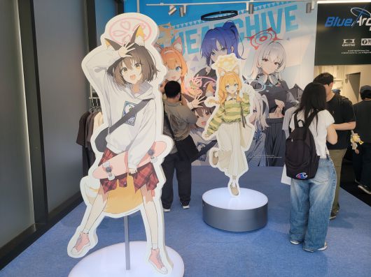 - 사복 입은 학생들의 모습은 매우 귀하다.