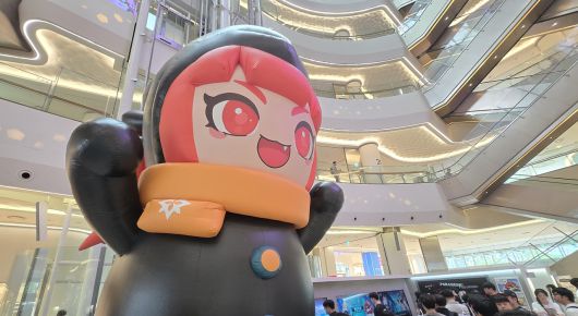 - 가까이서 보니까 진짜 거대하다