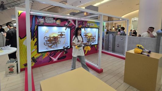 - 도끼로 타깃을 맞춰야 해