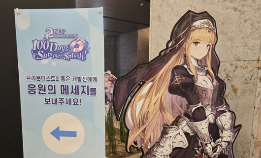 - 다들 수영복인데... 안젤리카 너 T야?