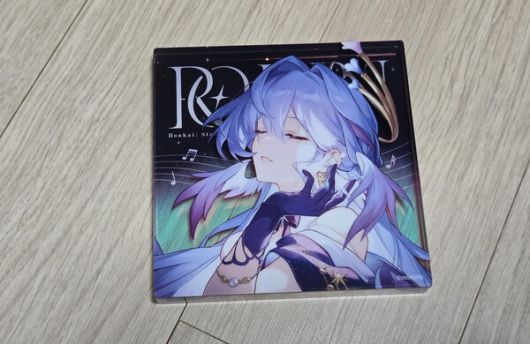 - 테이블에 장식하면 고급미가 살아날 듯한 디자인이다