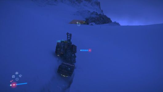 - 눈이 쌓인 설산을 오르기도 한다