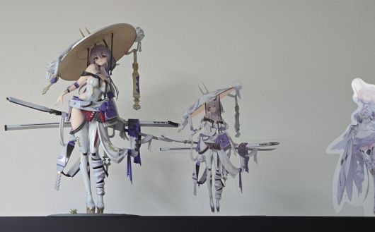 - 옆에는 12월 발매 예정인 '도로시' 하비사쿠라 피규어 자리다