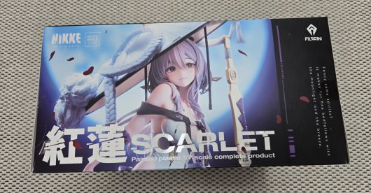 - 박스 측면 모습 "재질 자체는 두껍지 않다"