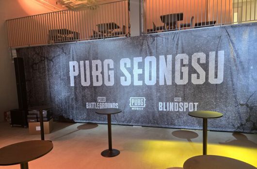 - 서바이벌 홀에서는 전시나 공연, 커뮤니티 행사가 진행된다