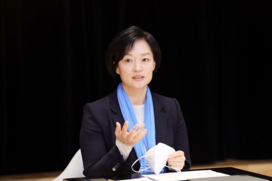 네이버 밋업에서 답을 하고 있는 한성숙 대표. 사진=네이버