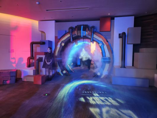 - 입구부터 장엄하다