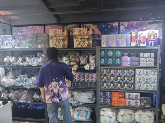 - 다양한 굿즈를 판매하고 있는 스토어