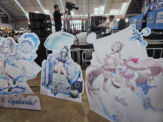 - 입구에서 반겨주는 시즌8 스플래쉬