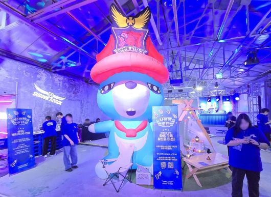 - 빨간 모자를 당당하게 쓴 유격 조교 브레드