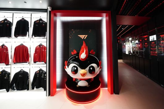 T1 BASE CAMP 2호점은 게임을 즐기고 응원하며 T1의 콘텐츠를 중심을 추구한다. 사진=T1