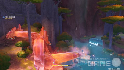 건너가서도 하단 진동 수정석 5개를 파괴하면 연못 중앙 플랫폼으로 건너갈 수 있다. 원신 5.0 나타 산룡 플레이 /게임와이 촬영