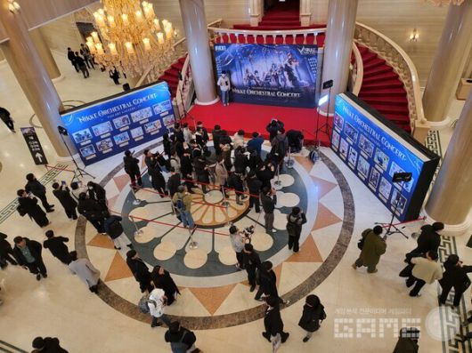 내부에 마련된 포토존과 팬아트 존도 많은 관심을 받았다 / 게임와이 촬영