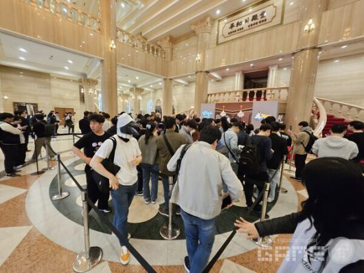 공연 시작전 포토존에 많은 이용자들이 방문했다 / 게임와이 촬영