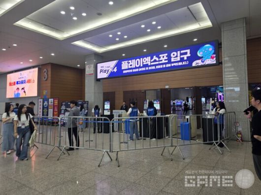 입구에도 줄이 없다. 어떻게 된 일일까?