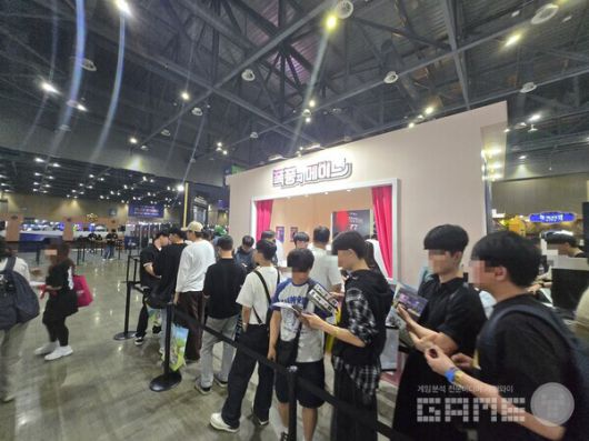 2025 플레이엑스포, 스마일게이트 스토브 부스 / 게임와이 촬영