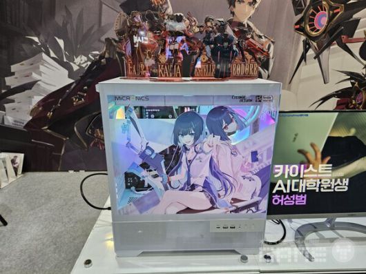 곧 만나볼 수 있는 데비와 마를렌의 신규 스킨이 그려진 컴퓨터 케이스 / 게임와이 촬영