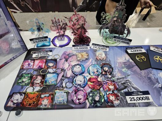 이전 행사때와 마찬가지로 준비된 공식 굿즈들. 컨셉은 시즌 7 / 게임와이 촬영