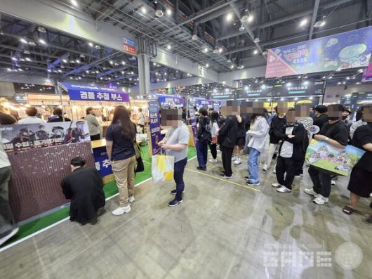 메인 부스 뿐만 아니라 루미아 야시장에도 많은 이용자들이 시작과 동시에 방문했다 / 게임와이 촬영