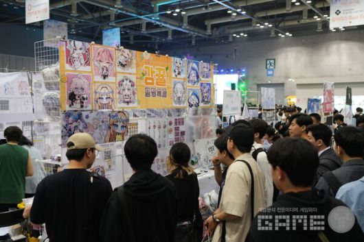 정말 인기가 많은 곳은 샘플을 보기도 힘들정도. 차단봉이 있는 부스도 있었다 / 게임와이 촬영