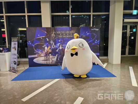 지난 오케스트라에서도 이용자들과 많은 사진을 찍은 페로로도 방문했다 / 게임와이 촬영