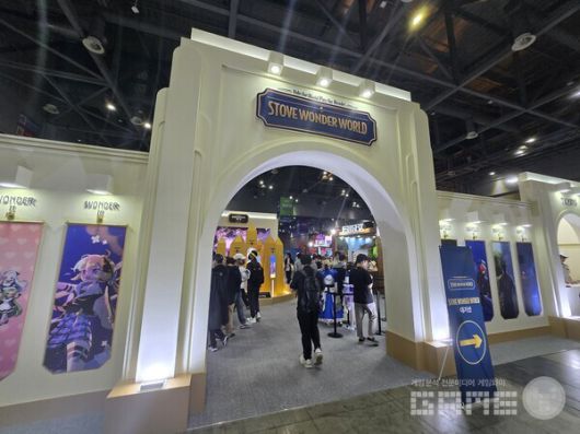 2025 플레이엑스포, 스마일게이트 스토브 부스 / 게임와이 촬영