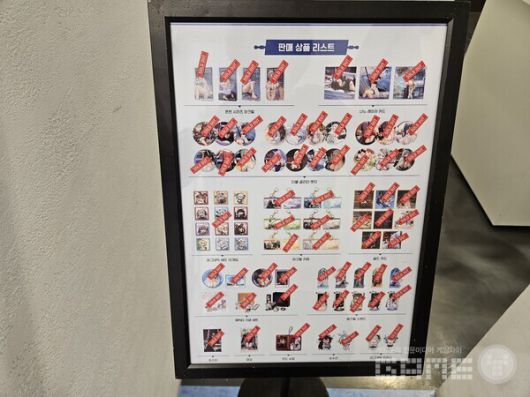 오후에 가면 모든 굿즈가 품절된 것을 볼 수 있다 / 게임와이 촬영