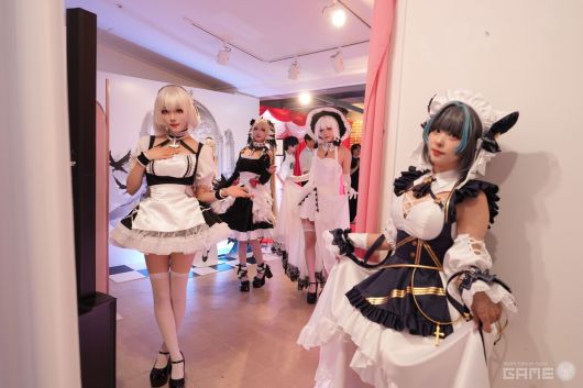 입장할 때부터 메이드들이 이용자들을 맞이해준다 / 게임와이 촬영