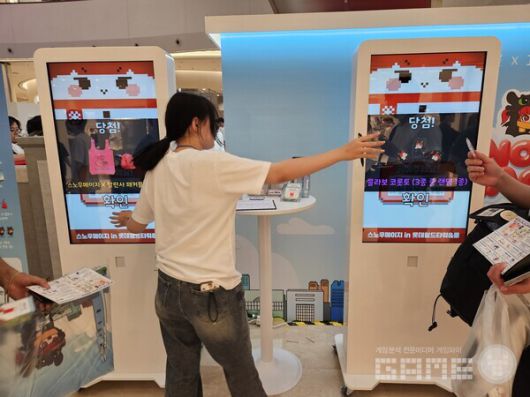 굿즈존에서 판매되지 않는 특별한 굿즈를 얻을 수도 있다 / 게임와이 촬영