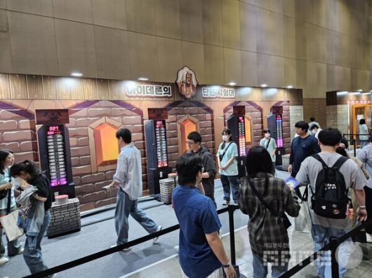 망치로 모루 세게 내려찍기! / 게임와이 촬영