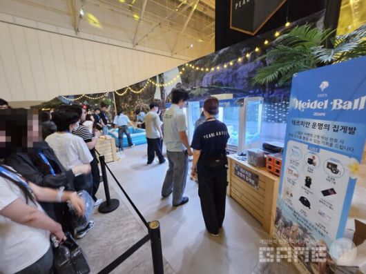 검은사막 굿즈 외에도 다양한 상품이 준비되어 있다 / 게임와이 촬영