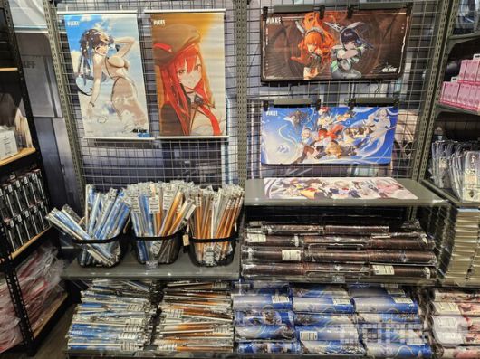 스텔라 블레이드의 굿즈도 일부 준비되어 있었다 / 게임와이 촬영