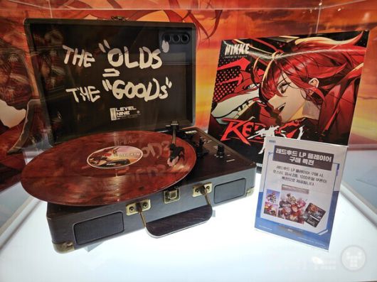 레드후드 LP의 경우 큰 인기를 얻어 빠르게 품절되어 온라인으로 추가 주문을 받았다 / 게임와이 촬영