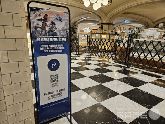 고속터미널 역에서 백화점 내부로 입장하면 중간마다 안내판이 있어 쉽게 도착할 수 있다 / 게임와이 촬영