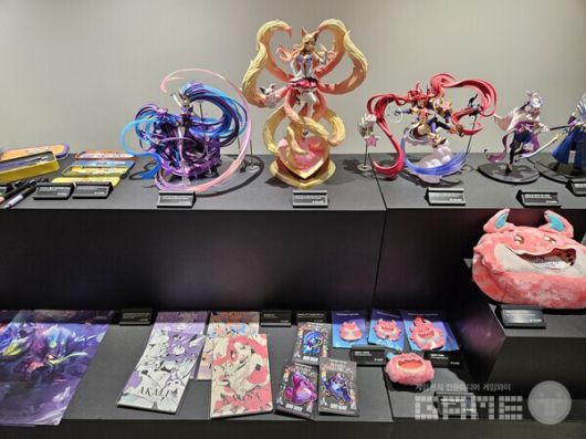 별 수호자 시너지가 있는만큼 관련 굿즈도 만나볼 수 있다 / 게임와이 촬영