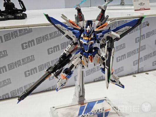 행사장 중앙에 위치한 부스에서는 다양한 장르의 피규어를 만나볼 수 있었다 / 게임와이 촬영