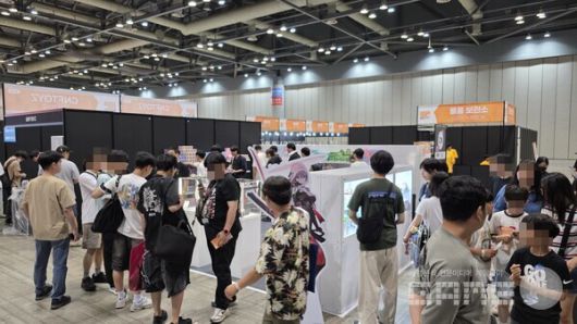 인기있는 기업부스의 경우 오픈과 동시에 많은 사람들이 방문했다 / 게임와이 촬영